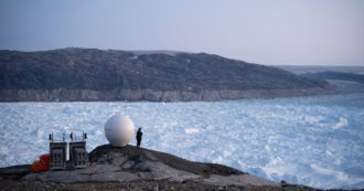 Copertina di Groenlandia, la miniera aperta fa cadere il governo. La lotta degli Inuit per la cava tra le più ricche al mondo di uranio e terre rare