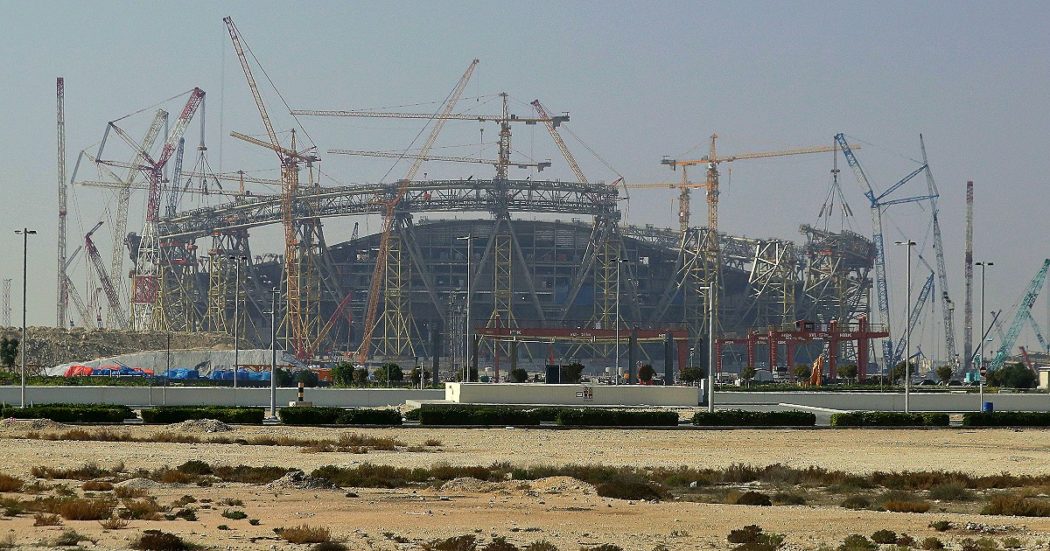 Qatar, i dati del Guardian: oltre 6500 morti duranti i lavori per i Mondiali di calcio 2022