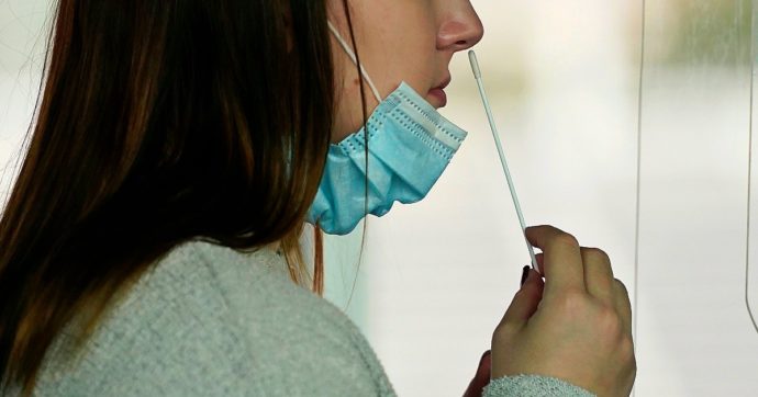 Germania, arriva il primo via libera a tre tipi di tamponi nasali rapidi fai-da-te