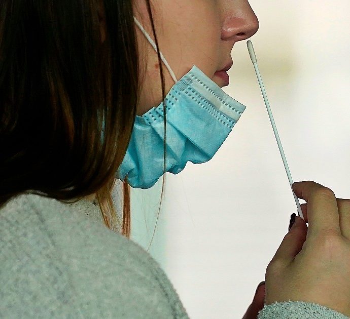 Germania, arriva il primo via libera a tre tipi di tamponi nasali rapidi fai-da-te