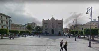 Copertina di ‘Ndrangheta, la denuncia dell’imprenditore reggino: “Mi hanno chiesto il pizzo in chiesa sui lavori in piazza Duomo”. Cinque arresti