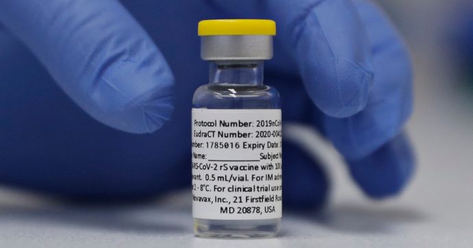Covid, vaccino Novavax al vaglio dell’Ema. “Autorizzazione entro poche settimane se dati solidi e completi”