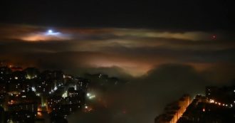 Copertina di Effetto caligo, la “nebbia dal mare” avvolge Genova: il fenomeno è spettacolare – Video