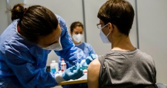 Germania, medici: “Serve lockdown fino ad aprile, estendere il più possibile la protezione del vaccino”