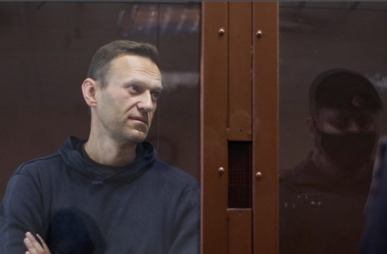 Copertina di Navalny incita all’odio: per Amnesty non è più un “prigioniero di coscienza”