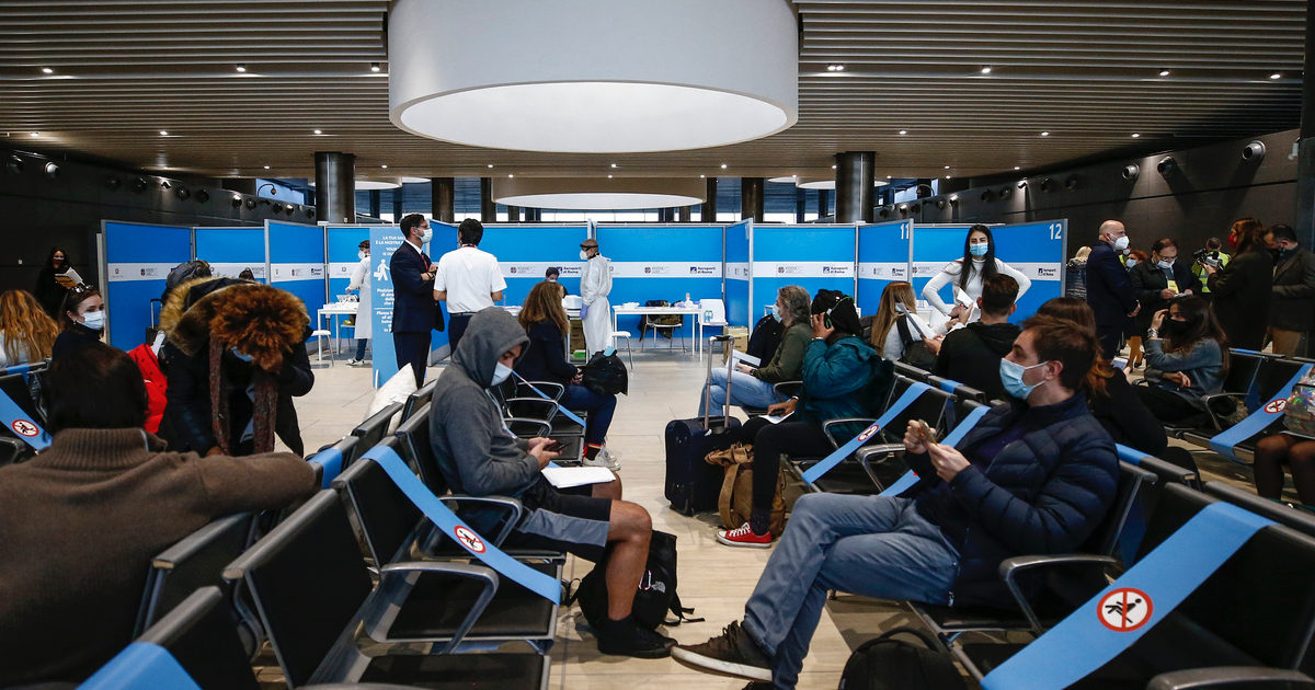 Arriva la “tassa sugli abbracci” negli aeroporti: ecco quanto bisognerà pagare