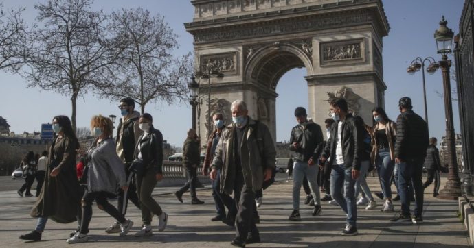 Parigi valuta 3 settimane di lockdown totale. Vicesindaco: “Coprifuoco è solo semi-prigione che non finisce mai”