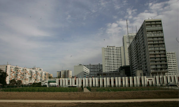 La guerra per bande è sempre più violenta, nelle banlieue accoltellati a morte due minorenni