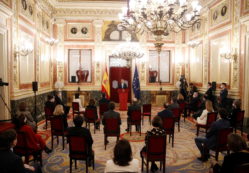 Copertina di Quel tè di Juan Carlos I con il principe ereditario degli Emirati Arabi, amico del saudita MbS