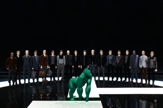 Settimana della Moda Milano 2021, Giorgio Armani esalta con massima coerenza il suo stile e mette al centro il suo Uri: “Riflette il mio amore per il Pianeta” – FOTO Settimana della Moda Milano 2021, Giorgio Armani esalta con massima coerenza il suo stile e mette al centro il suo Uri: “Riflette il mio amore per il Pianeta” – FOTO