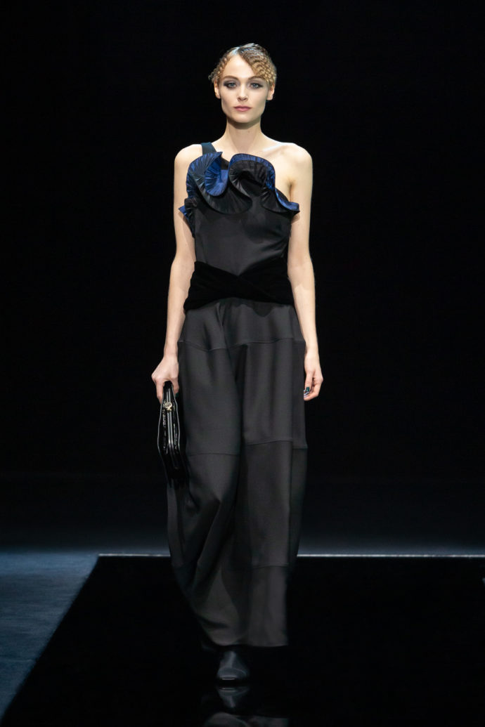 Settimana della Moda Milano 2021, Giorgio Armani esalta con massima  coerenza il suo stile e mette al centro il suo Uri: \