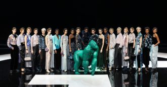 Copertina di Settimana della Moda Milano 2021, Giorgio Armani esalta con massima coerenza il suo stile e mette al centro il suo Uri: “Riflette il mio amore per il Pianeta” – FOTO