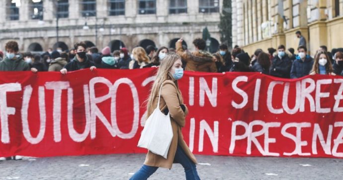 La scuola è a rischio Cts: “Classi chiuse solo in zona rossa”