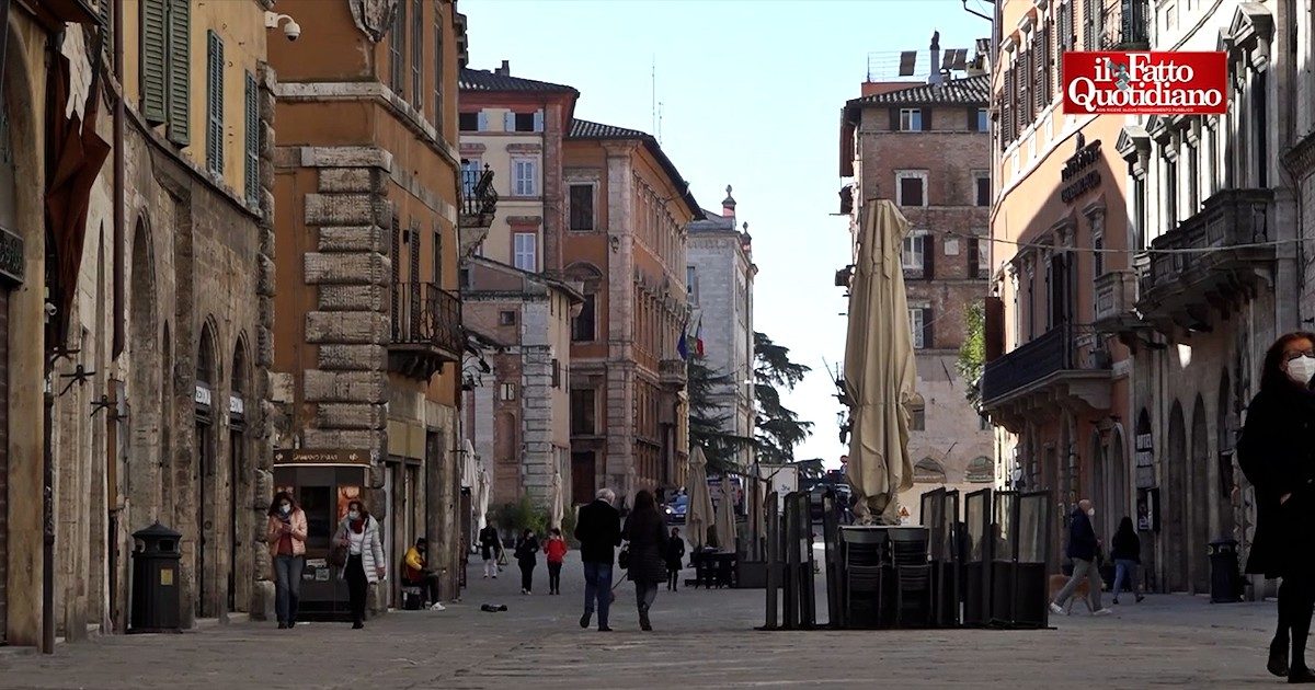 “Analisi tardive, così ci siamo fatti trovare impreparati al dilagare delle varianti”. Il caso Perugia, dove tra mutazioni e poche rianimazioni è andato in tilt il sistema