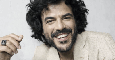 Copertina di Sanremo 2021, pare che Francesco Renga non abbia mai trovato un capello sul letto: ecco le possibili cause
