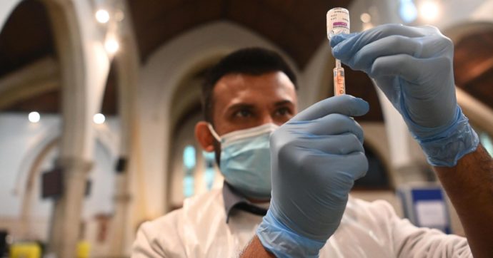 Vaccino Astrazeneca, in Sicilia 7mila rinunce. Quattro gli indagati dalla procura di Siracusa, anche l’ad della società