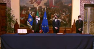 Copertina di Governo, i 39 sottosegretari hanno giurato a Palazzo Chigi: niente strette di mano per le regole anti-Covid