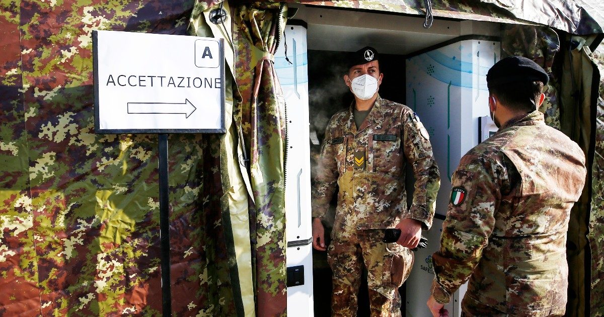 Esercito e Protezione Civile in campo per la vaccinazione di massa. Ecco numeri e incognite: pochi infermieri, Croce Rossa in stand by