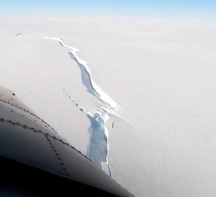 Un iceberg grande come Roma si è staccato dall’Antartide: 15 giorni fa il video che “denunciava” un’enorme crepa