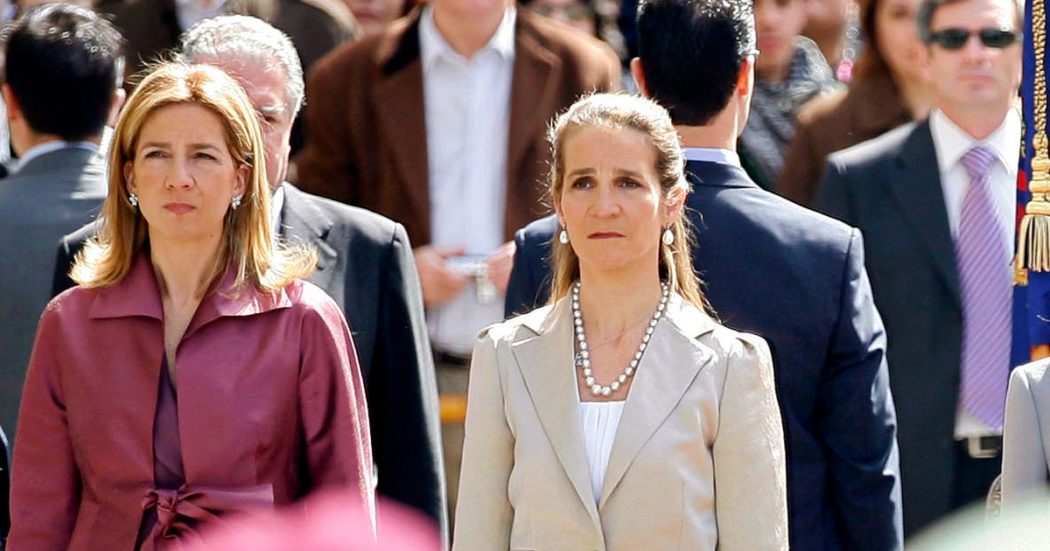 Spagna, nuove polemiche contro i Reali: le sorelle di re Felipe VI volano negli Emirati da Juan Carlos e si vaccinano prima del tempo