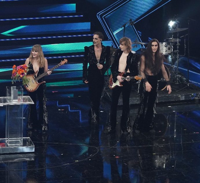 Sanremo 2021, Maneskin accusati di plagio sui social: “Zitti e buoni è uguale a una canzone di Anthony Laszlo del 2015”. La replica di Sony: “Perizia esclude plagio”