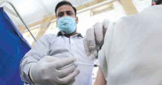 Vaccini, dal ministero via libera alla dose unica per i guariti dal Covid: “Almeno 3 mesi dopo l’infezione e preferibilmente entro 6 mesi”