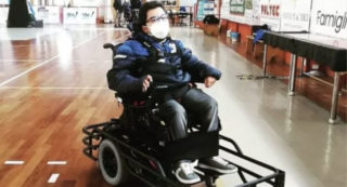 Copertina di Sanremo 2021, Donato Grande: il campione del calcio giocato in carrozzina sfida Ibrahimovic