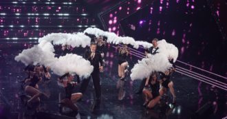 Copertina di Sanremo 2021, sul palco la fiera dello spreco. E noi paghiamo