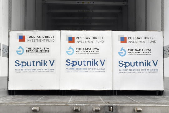 Copertina di Il vaccino Sputnik V circola nelle vene di pochi russi, ma di molti europei