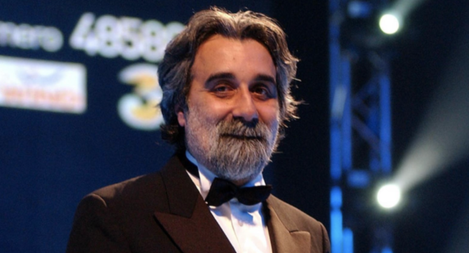 Cos’è la polmonite interstiziale che ha colpito Beppe Vessicchio e il ruolo dei suoi “polmoni non perfetti” a causa dell’amianto: “La caratteristica sono i rantoli a velcro”