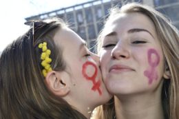Copertina di 8 marzo, una “festa” quasi sconosciuta: non vogliamo mimose, ci basterebbe la parità