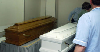 Copertina di Dichiarato morto dai medici, ragazzo di 27 anni si risveglia in obitorio poco prima dell’autopsia