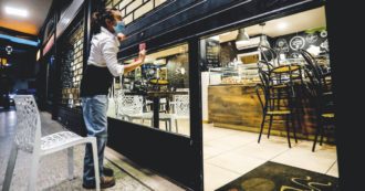 Copertina di Oggi cambio di colori. E il governo blocca l’export AstraZeneca