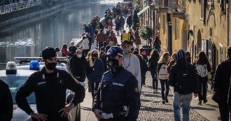 Milano, troppe persone in Darsena e lungo i Navigli: la polizia blocca i punti di accesso