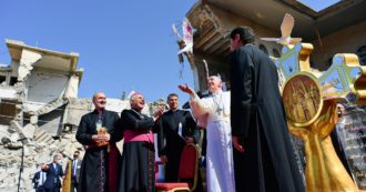 Copertina di Papa Francesco in Iraq: oggi a Erbil e Mosul, ex roccaforte di Isis. ‘Tempesta disumana in culla civiltà. Fraternità più forte del fratricidio’