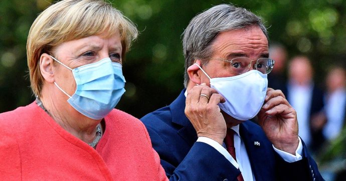 Germania, lo scandalo mascherine travolge la Cdu di Merkel: un altro deputato coinvolto nell’inchiesta sui soldi intascati per i negoziati