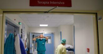 Copertina di Coronavirus, 3.361 nuovi casi e 52 morti. Stabili le terapie intensive, aumentano i posti letto occupati in area medica