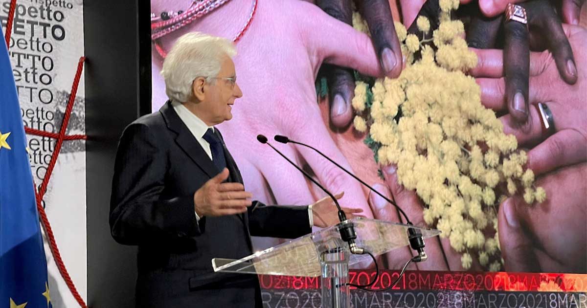 Mattarella: “Femminicidi fenomeno impressionante. Violenza economica meno brutale ma non meno insidiosa”. Draghi: “Cambiare prima di tutto noi stessi nella quotidianità familiare”