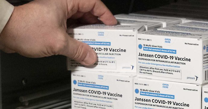 Vaccino Janssen (J&J), via libera dell’Aifa. “Ideale per i medici di famiglia”. Sarà distribuito dalla seconda metà di aprile