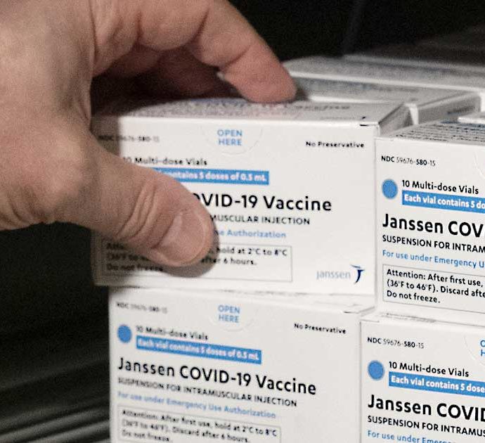 Vaccini Covid, previsto tra martedì e mercoledì l’arrivo delle prime 184mila dosi di Janssen