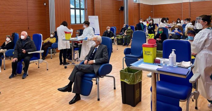 Il presidente Sergio Mattarella si è vaccinato contro il Covid allo Spallanzani