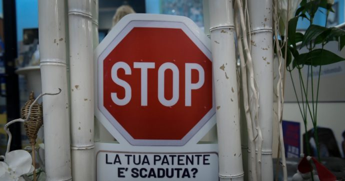 “Fino a 14mila euro per comprare la patente di guida”: 71 indagati in Calabria tra funzionari pubblici e gestori di autoscuole