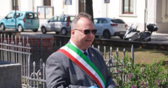 Copertina di Livorno, arrestato per corruzione il sindaco di San Vincenzo: “Da 2 imprenditori sostegno pari al 2/3% del valore degli appalti pubblici”