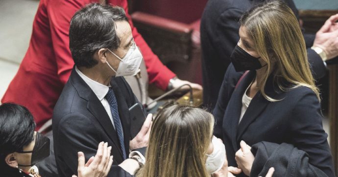 Copertina di Polvere di azzurri: Forza Italia si spacca sulla sua vicepresidenza alla Camera