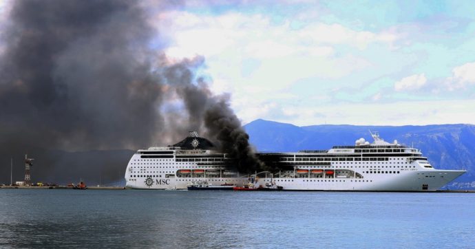 Grecia, incendiata una nave da crociera Msc Lirica ormeggiata al largo delle coste di Corfù