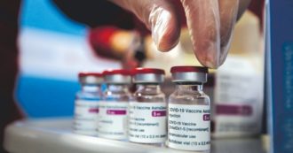 Vaccino Astrazeneca, la procura di Biella sequestra “in via cautelativa” il lotto ABV5811. Indagine per omicidio colposo