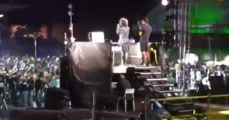 Copertina di Raoul Casadei, quando nel 2016 partecipò a Cesena al Rockin’1000, il concerto con più musicisti di sempre – Video