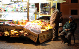Copertina di Roma, vincono gli ambulanti: destre e Pd anti-Raggi votano la mozione pro-Tredicine