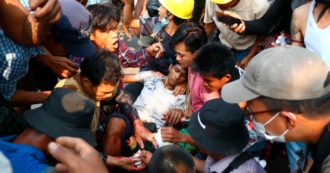 Copertina di Birmania, proteste soffocate nel sangue: 59 morti e 129 feriti solo a Rangoon. Rinviata udienza di Aung San Suu Kyi per mancanza di Internet