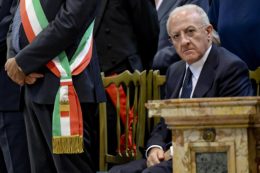 Copertina di Capaccio, la polizia indaga sul comma pro-Squecco inserito nella finanziaria di De Luca